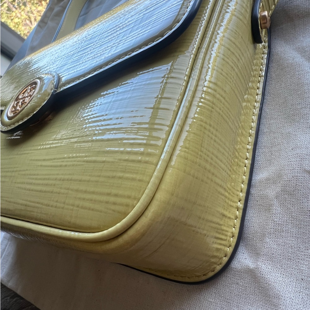 Tory burch robinson shoulder bag in pale butter - Picture 3 of 9